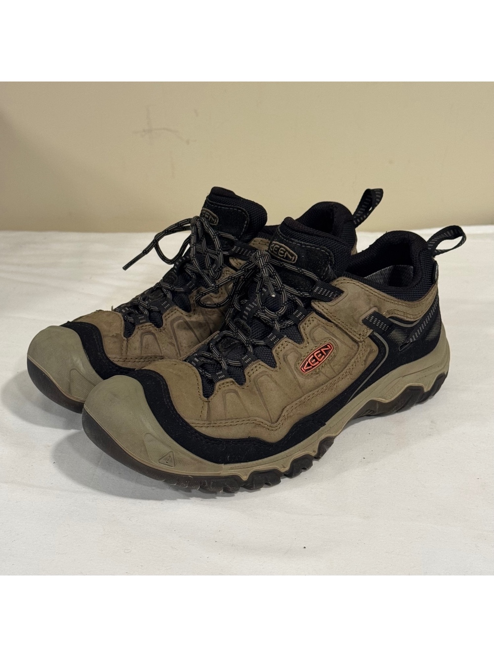 KEEN Waterproof Hiking Shoes Mens Targhee IV Size 9.5 Gray Black KeenDry Gorp